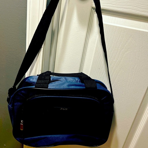 - I-pack small-medium bag NWT - Picture 1 of 8